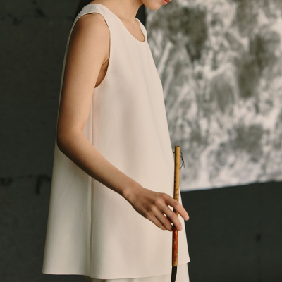 现货Ro同源立裁经典极简微 A 廓形背心上衣+可搭配同款裤子