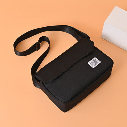 小包包男女情侣款斜挎包