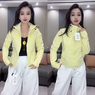 糖果色软壳冲锋衣时尚 新款 休闲百搭夹克女 短外套2026春季 连帽瘦版