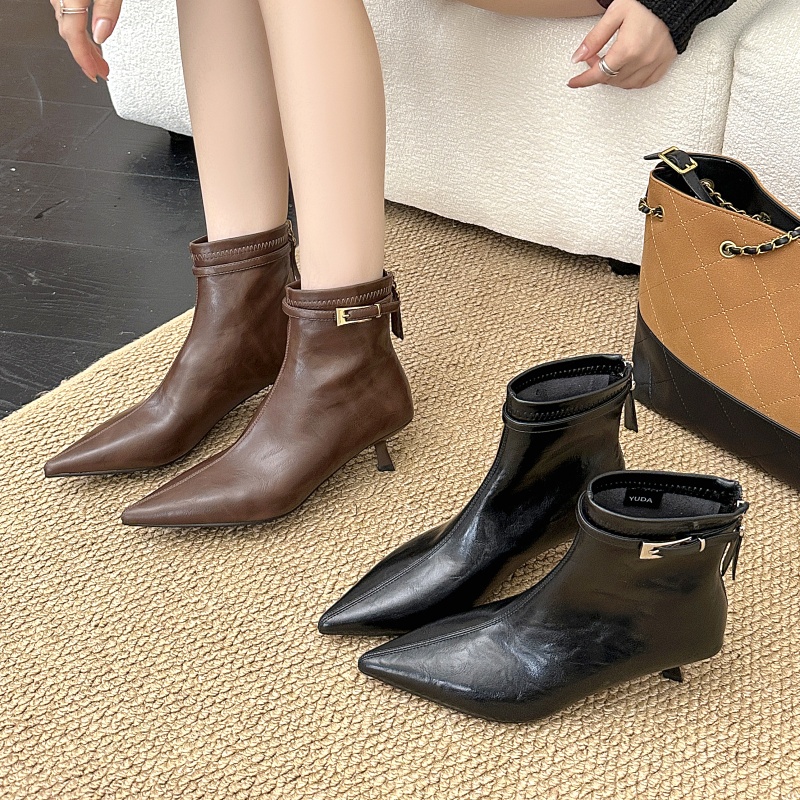 裕达2025冬款尖头低跟短靴女加绒