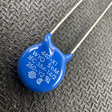 WYO蓝色5nM WYO502MCMTCRK 5n M 440V Y2安规电容5nf直插件WY0