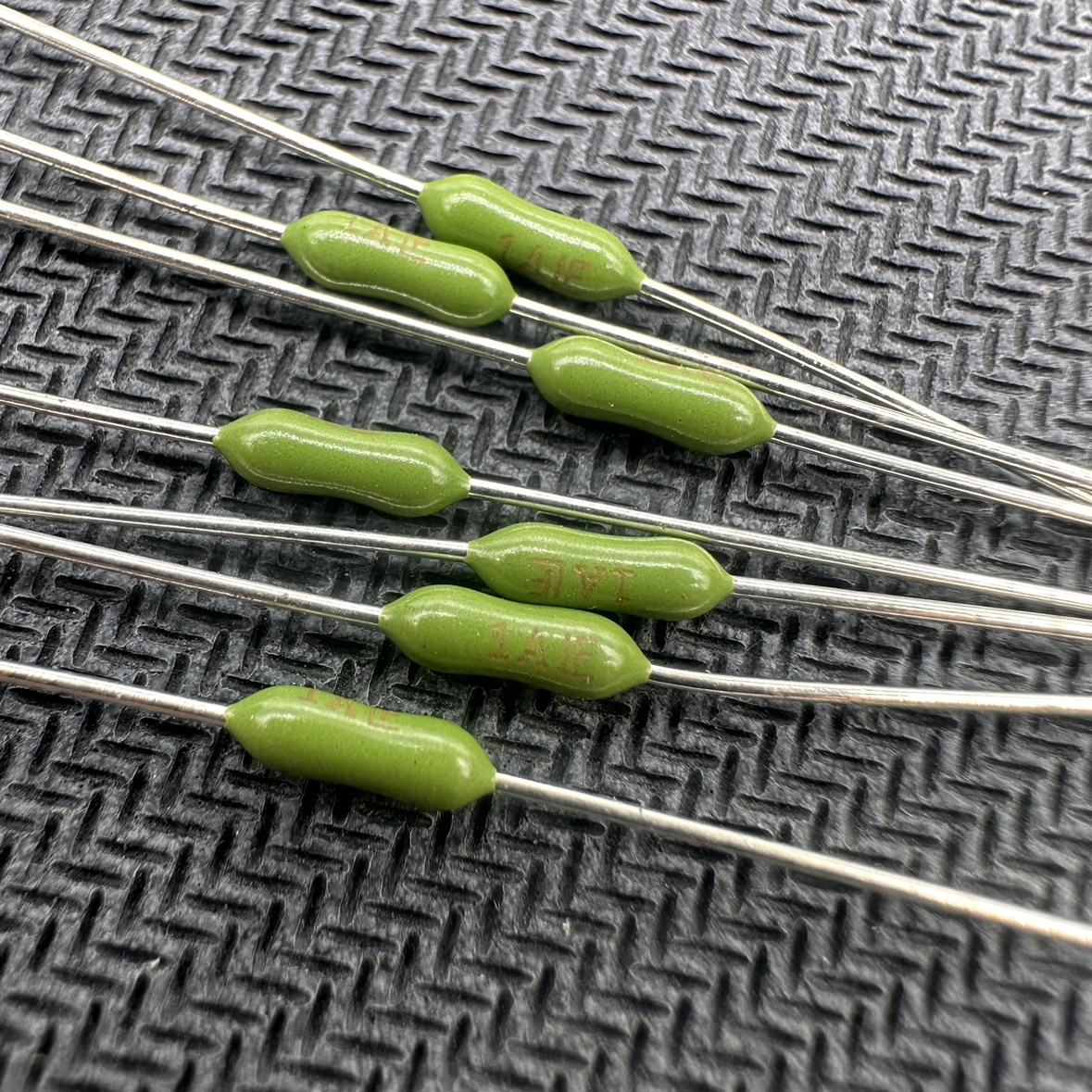 0251001.MXL进口力特NRT1L IE LF 1A 125V绿色轴向电阻式保险丝管