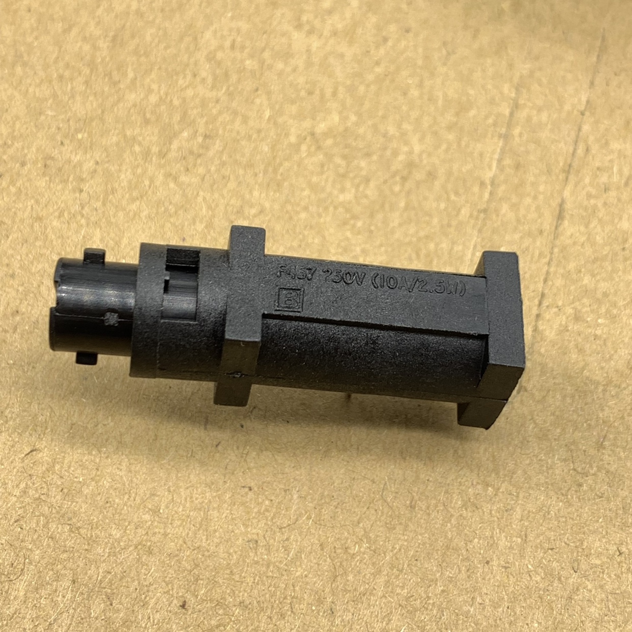FX0457卧式保险丝座熔断器
