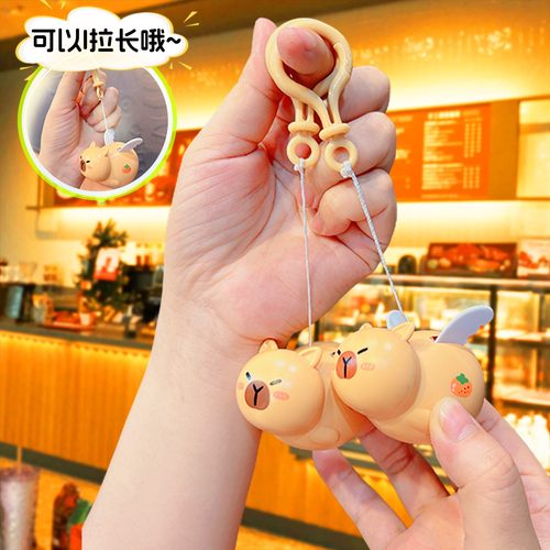 创意礼品网红拉绳飞天水豚钥匙扣