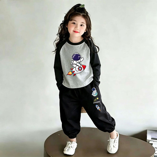 早秋男女童纯棉长袖太空两件套