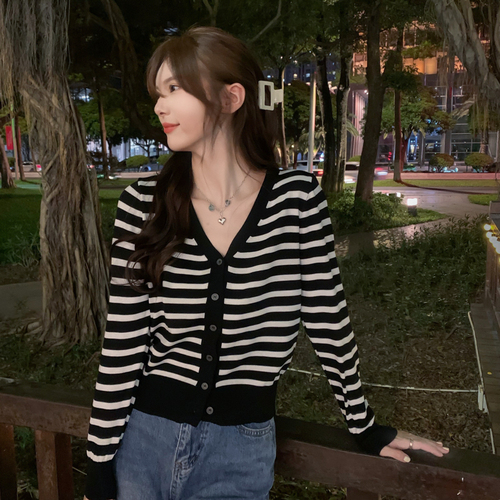 Actual shot and real price Early autumn new ice silk loose v-neck long-sleeved knitted cardigan thin sun protection striped shirt