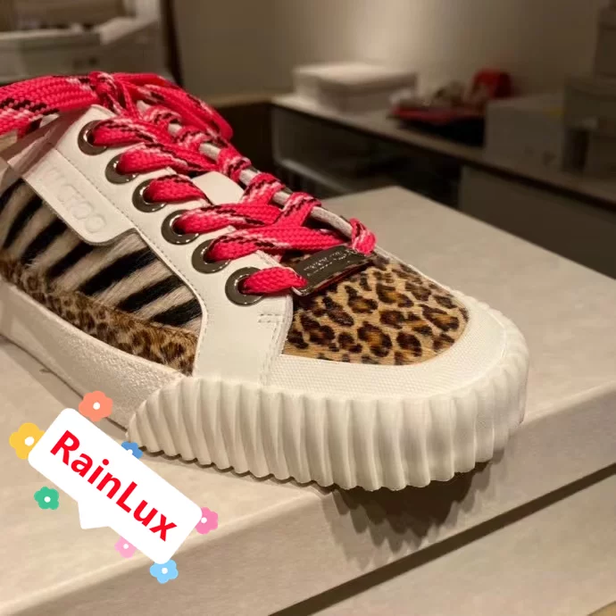 30 января деревня закупает Jimmy Choo Zhou Yangjie Jiji Ms. Impala обувь на доске для отдыха