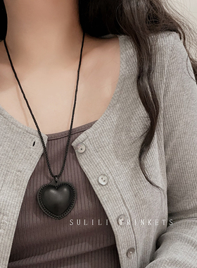 简约爱心皮革项链女2025新款爆款颈链毛衣链轻奢小众高级感锁骨链