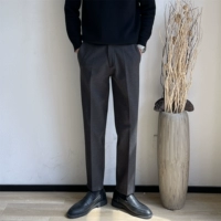 Темно -серой