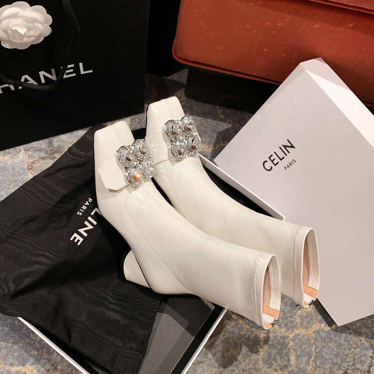 当季新款白色粗高跟短靴女方头弹力瘦瘦靴小个子增高甜酷水钻方扣,运动/瑜伽/健身/球迷用品,广场舞鞋,淘宝优惠券,粉丝福利购,淘宝优惠卷