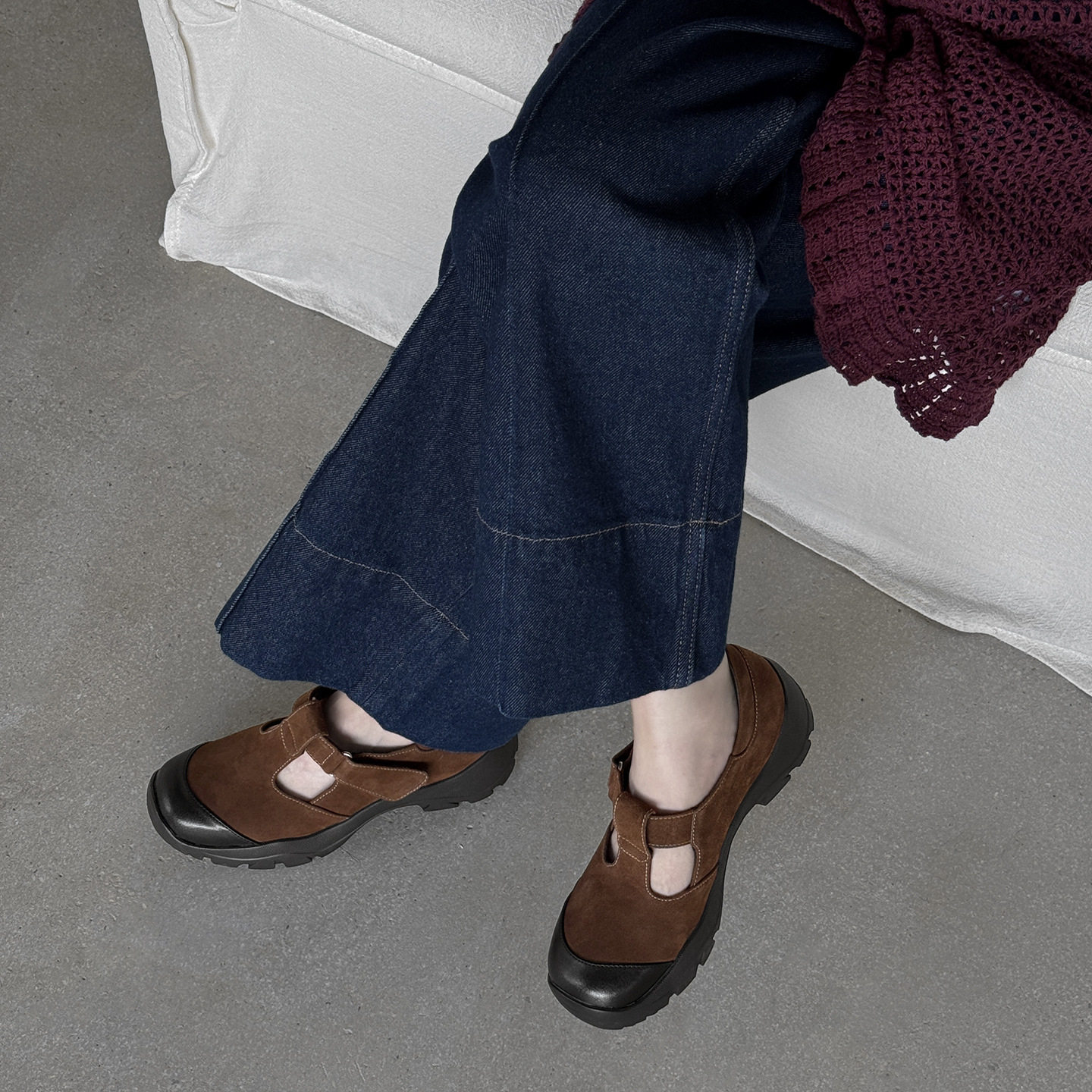 百搭舒适圆头厚底深口魔术贴单鞋女2025年新款秋季踩屎感黑色棕色