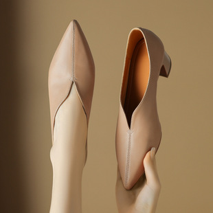 羊皮4.5cm女巫鞋 优雅复古软皮奶奶鞋 中跟粗跟V口显瘦单鞋 新款 秋季