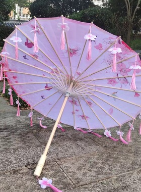 流苏汉服搭配油纸伞走秀演出舞蹈