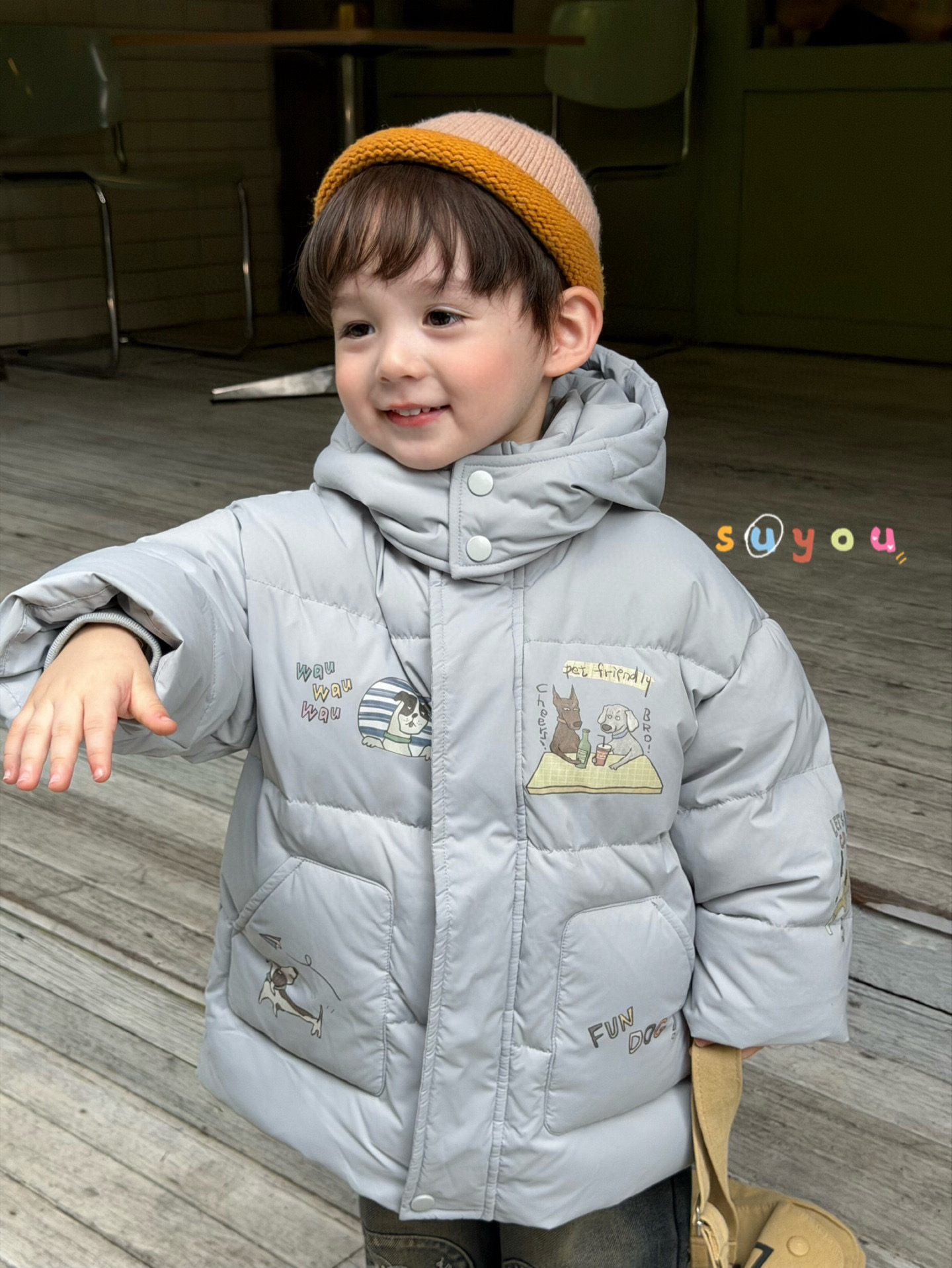 小树家2025秋冬新款韩式卡通涂鸦印花羽绒服 男宝连帽羽绒服外套