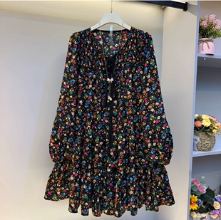 胖mm韩版宽松长袖V领碎花裙2026春秋设计感小众中长款碎花连衣裙