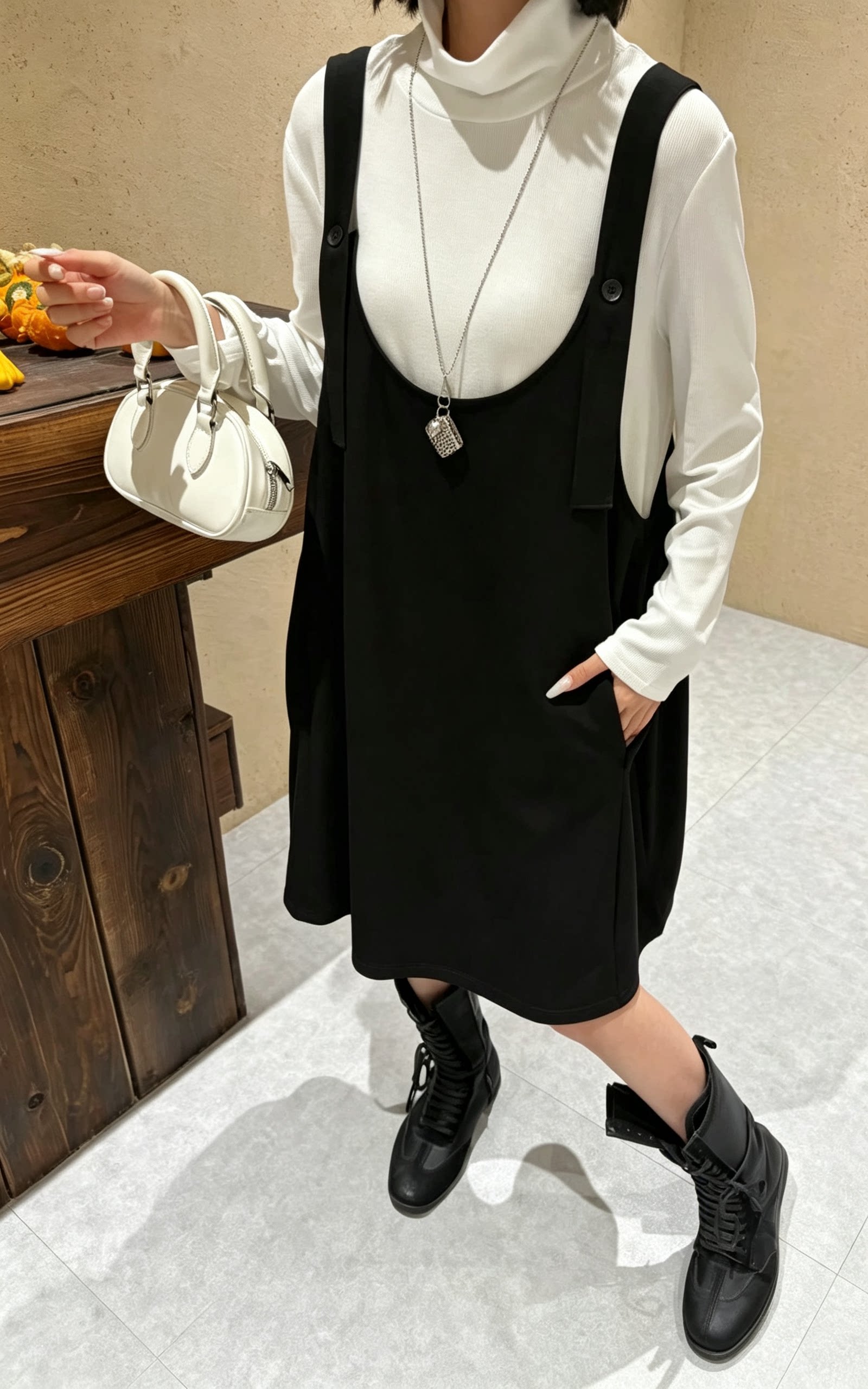 大码女装2026秋装简约风韩版宽松黑色背带裙胖mm遮肉中长款连衣裙
