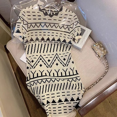 法式连衣裙高级感几何图案针织裙