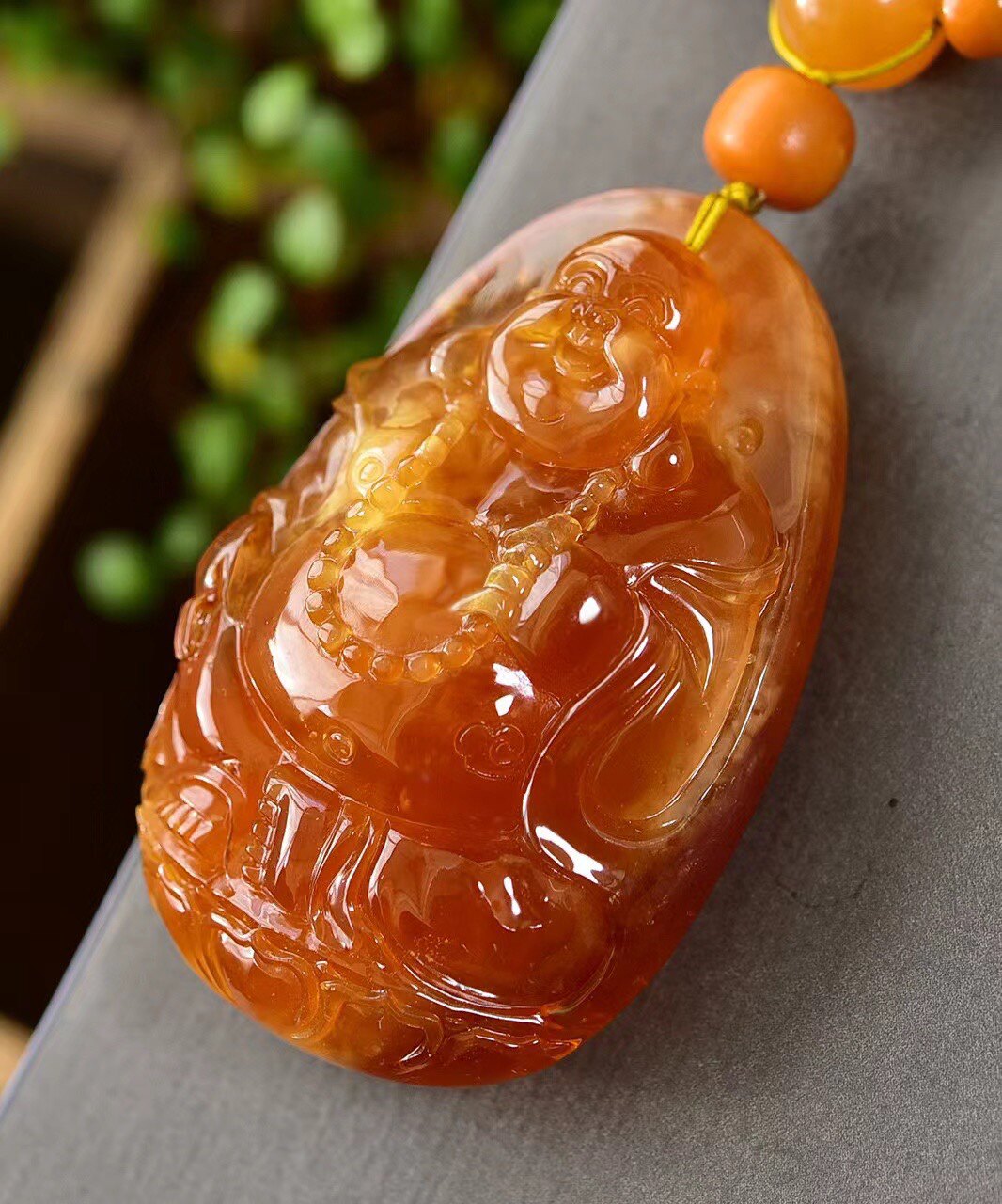 天然蜜蜡佛公吊坠72克
