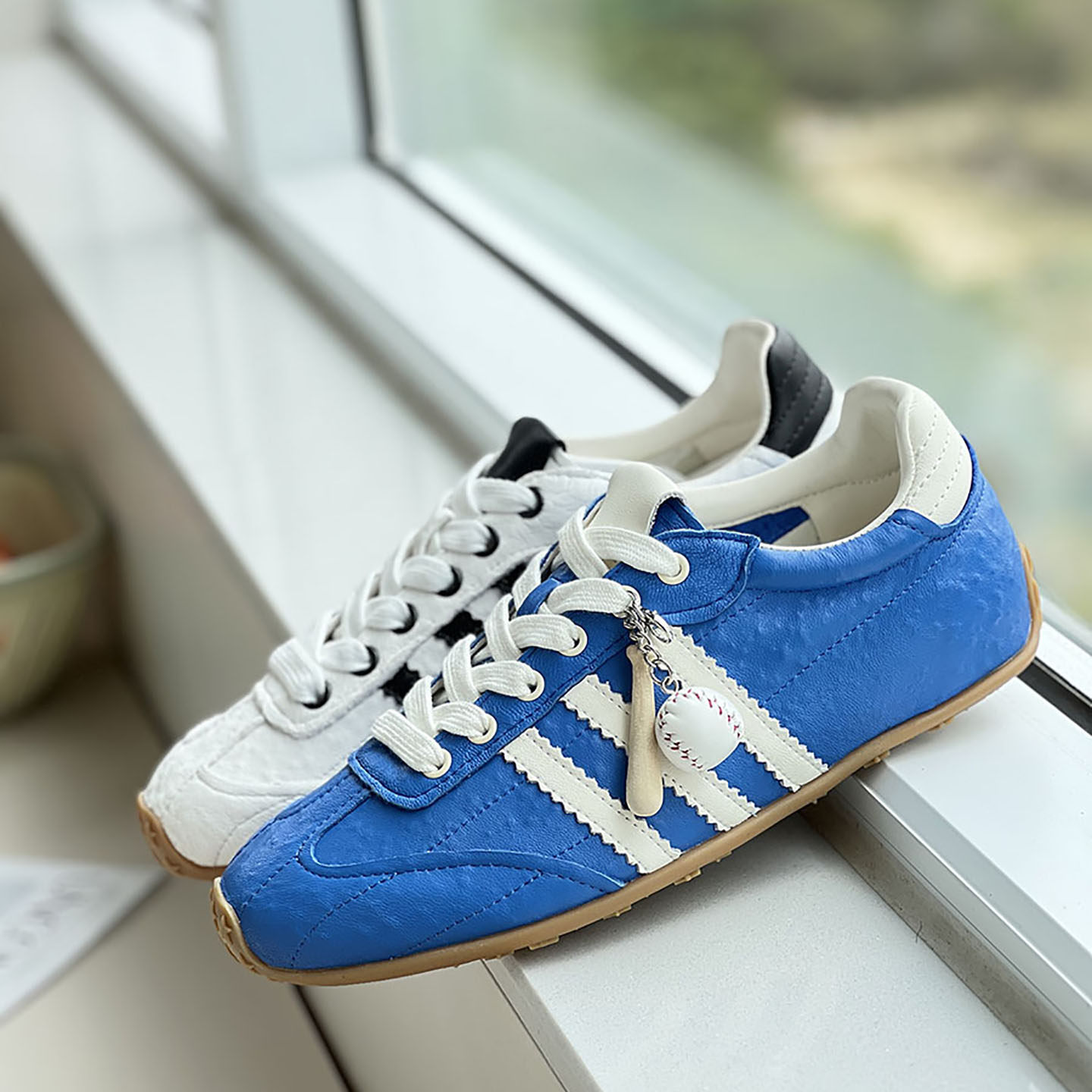 拳击鞋jennie同款蓝白撞色德训鞋女春季休闲系带运动鞋三条杠板鞋