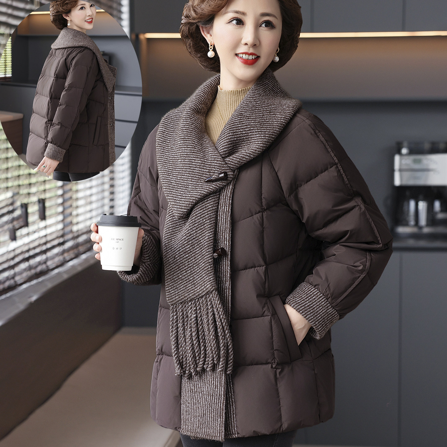 中年妈妈冬装针织拼接羽绒服2025新款时尚中老年女装保暖围巾外套