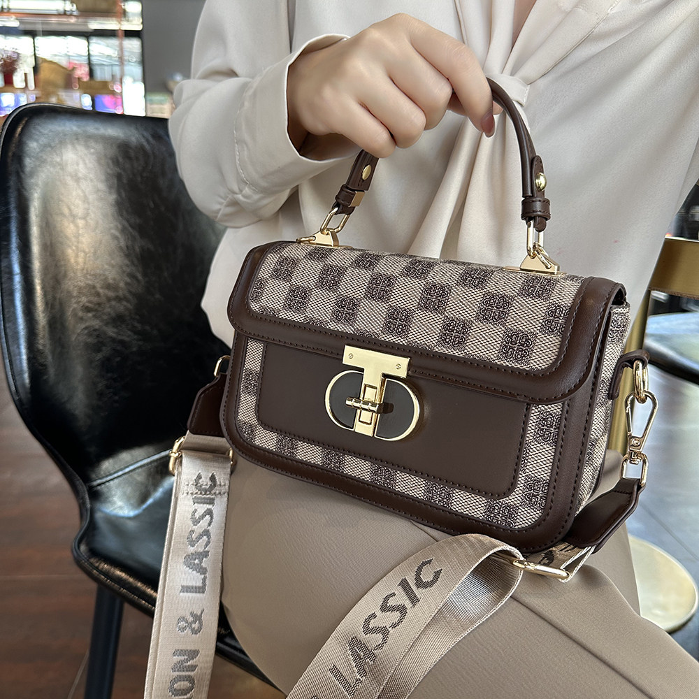 高级感包包女式2026新款复古单肩斜挎小方包老花轻奢小众手提小包