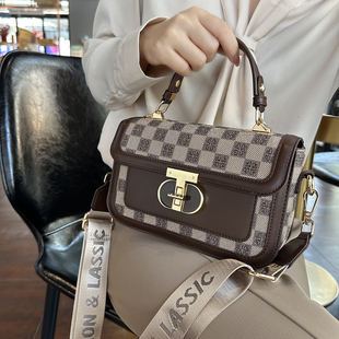 高级感包包女式2026新款复古单肩斜挎小方包老花轻奢小众手提小包
