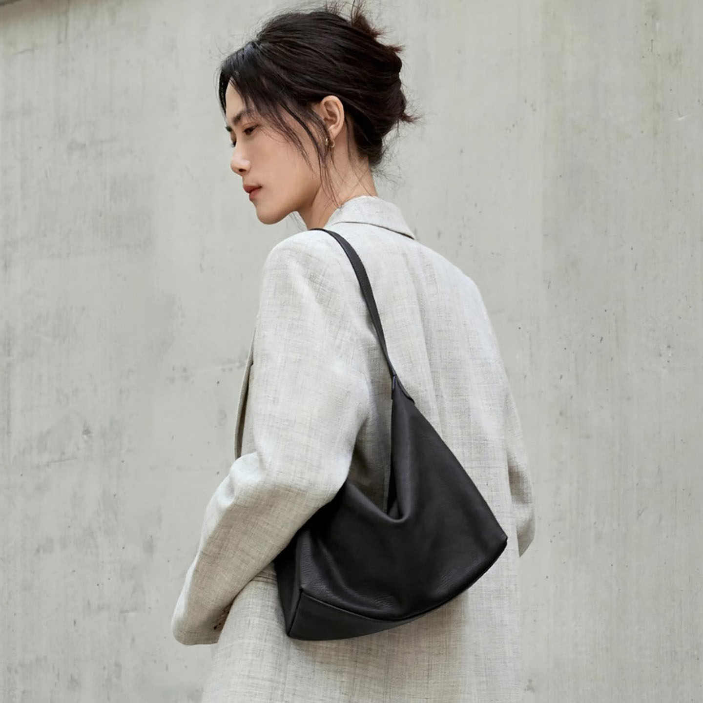 植鞣皮托特包单肩斜挎腋下hobo包通勤大容量黑色包轻奢真皮女包