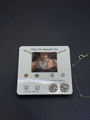 新款时尚百搭爱心吊坠闪钻耳圈项链女简约气质锁骨链R32404