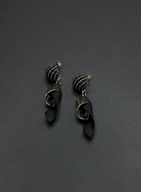 冷淡风黑色格子几何形耳环女轻奢耳钉新款复古风时尚耳饰P10557