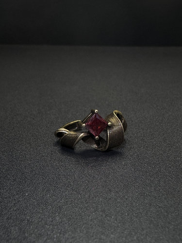 New Vintage古著设计感 Red Diamond 戒指