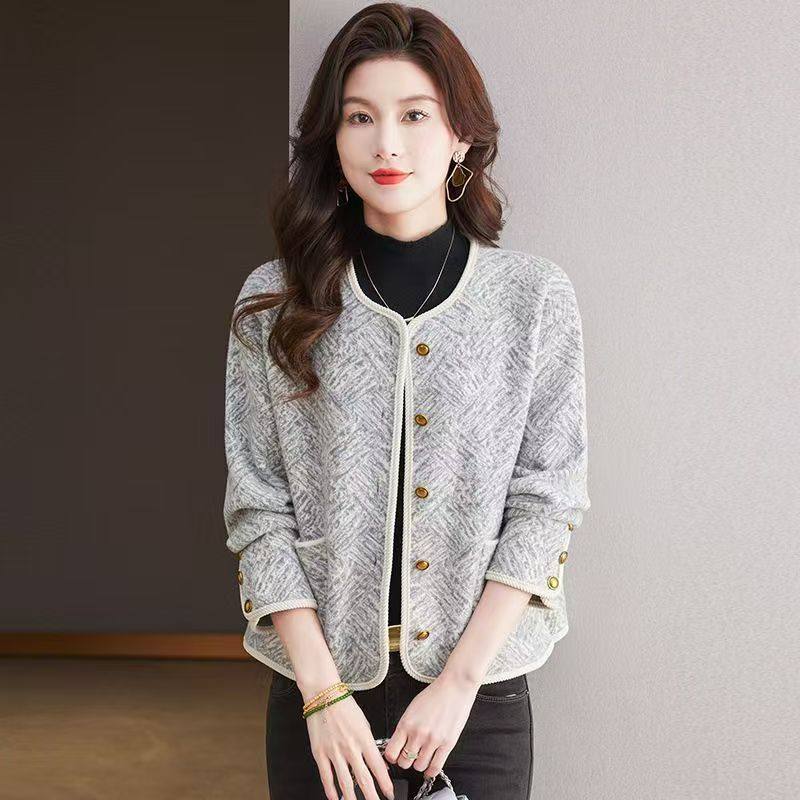 高级感小香风针织短款外套女2025秋冬新款金属扣时尚圆领开衫上衣,女装/女士精品,毛针织衫,淘宝优惠券,粉丝福利购,淘宝优惠卷