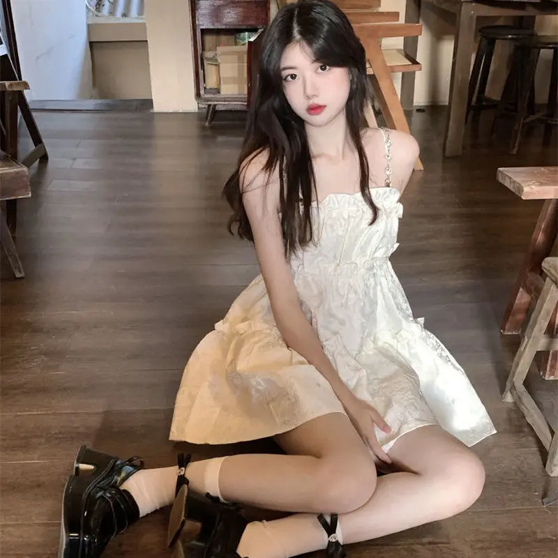 法式初恋温柔甜美吊带连衣裙女夏季设计感小众小个子公主蓬蓬短裙