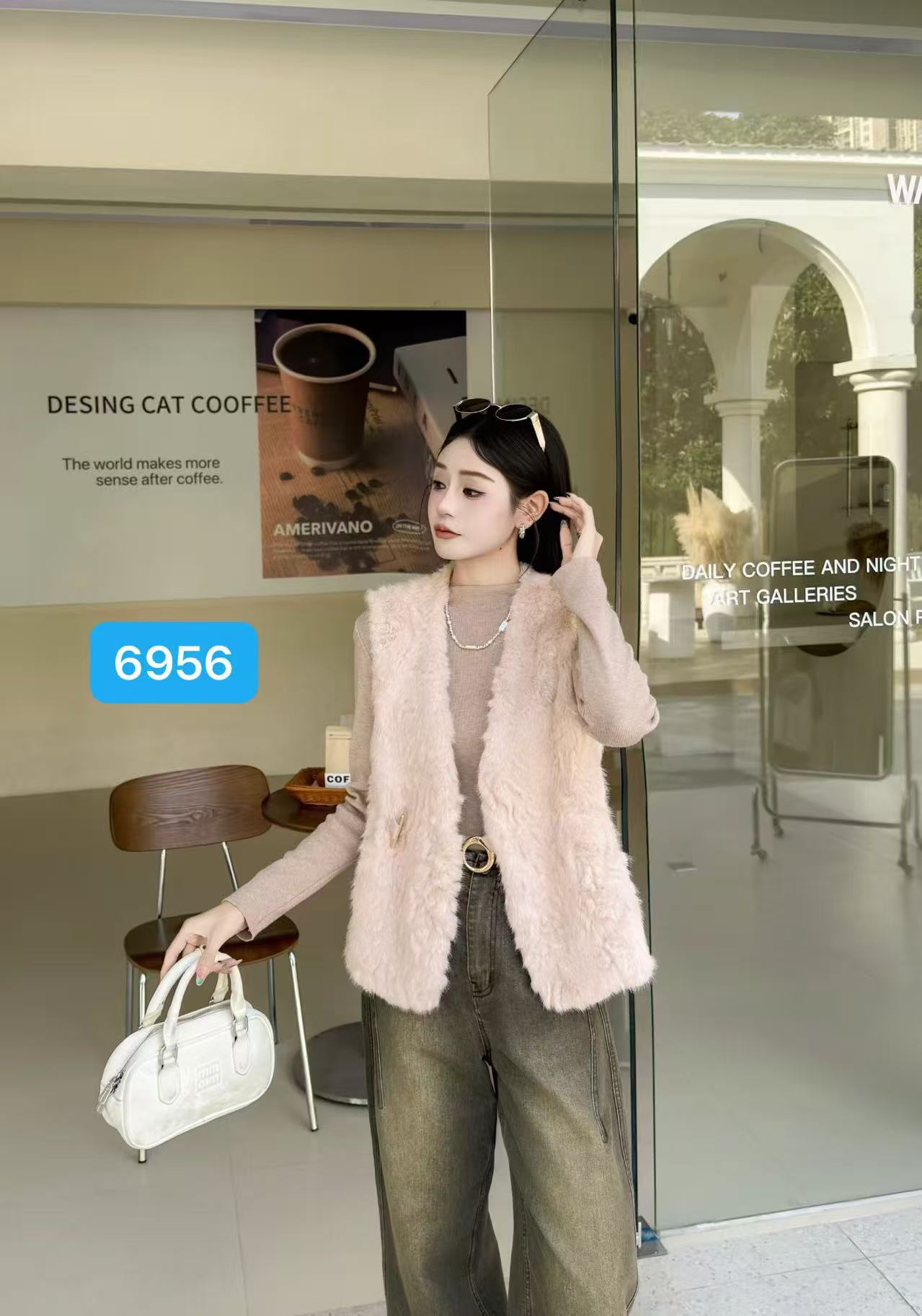 时尚百搭韩版宽松V领皮草马夹女2025冬季新款设计感洋气坎肩外套