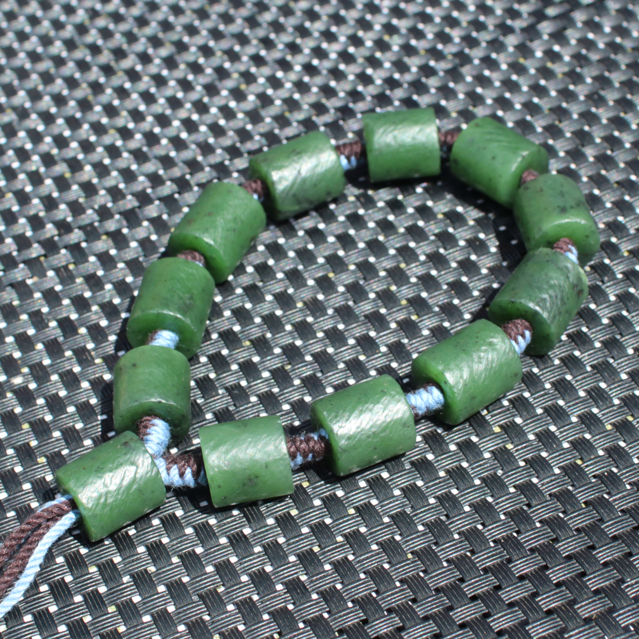 特色方言和田玉收藏级新疆老坑料碧玉菠菜绿卡14mm桶珠豪华手链X3