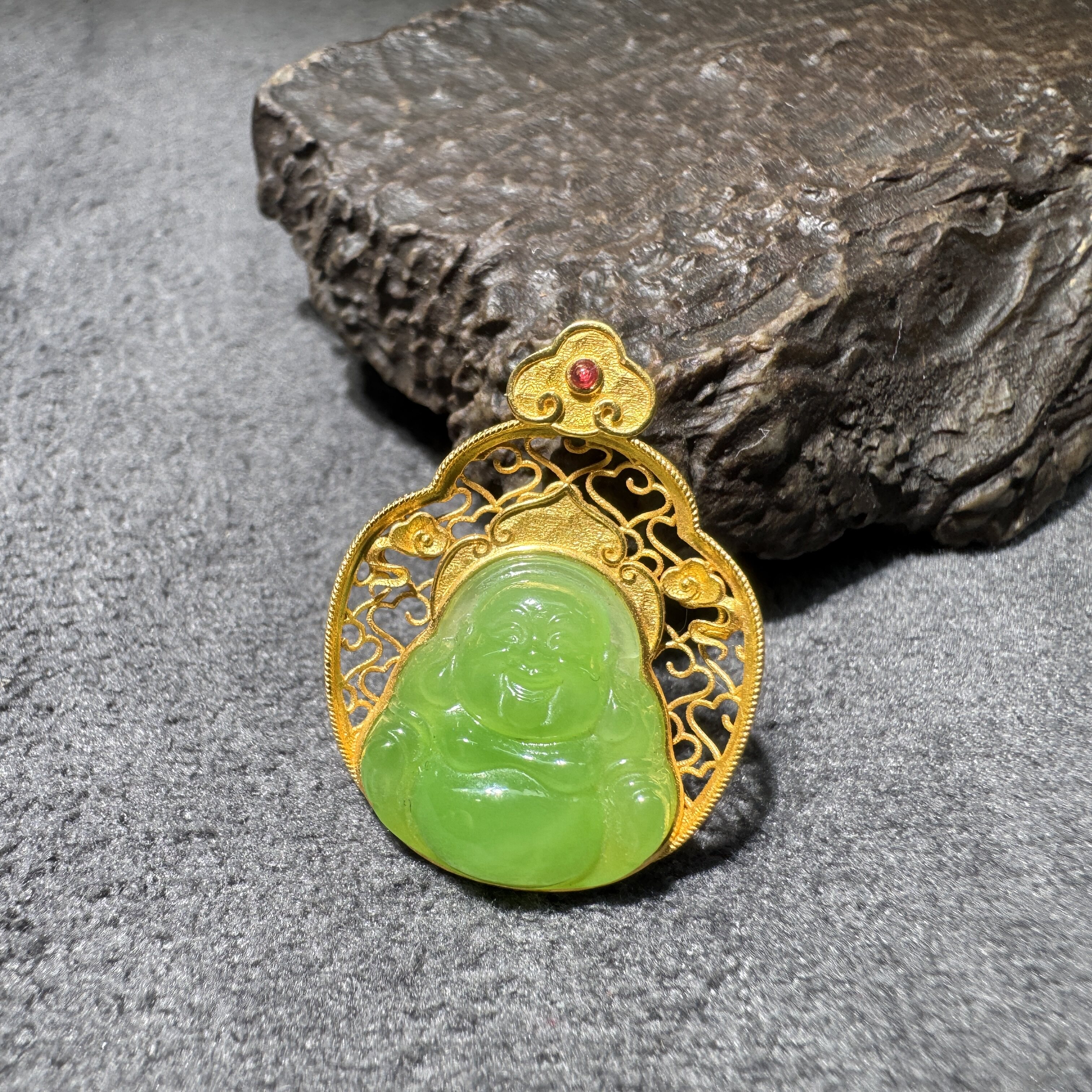 方言和田玉老坑俄料色标级苹果绿碧玉无黑点18K金豪镶佛公项坠S6