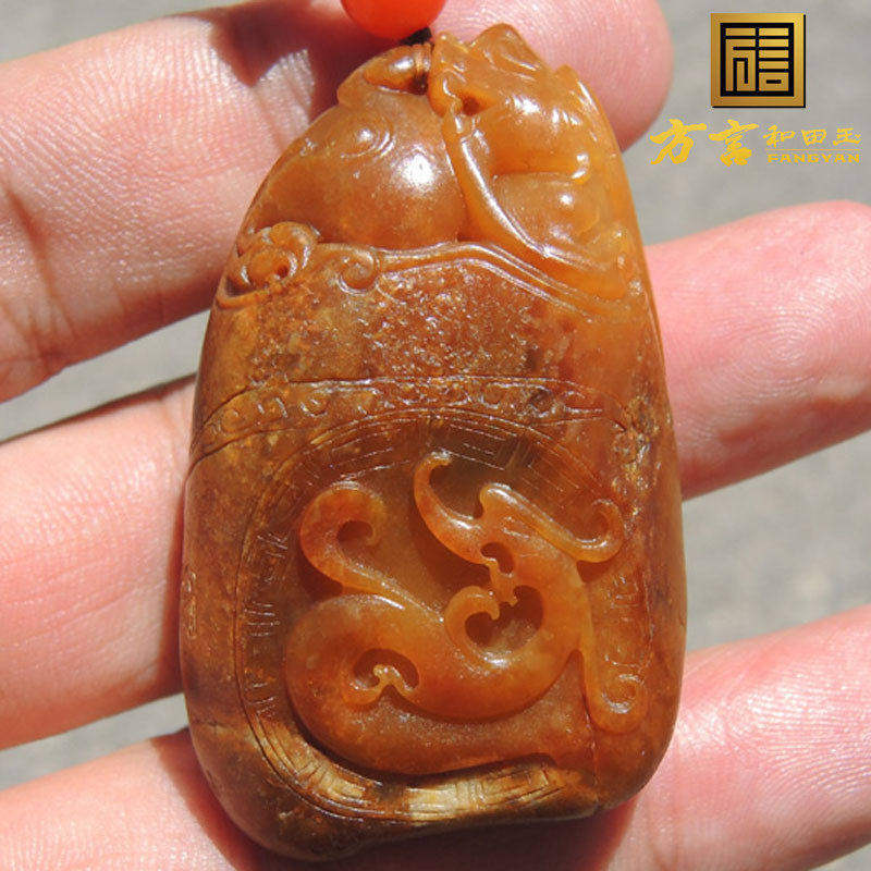 方言企业和田玉精品玉龙河老熟栗子黄色黄玉独籽料府上有龙吊坠F