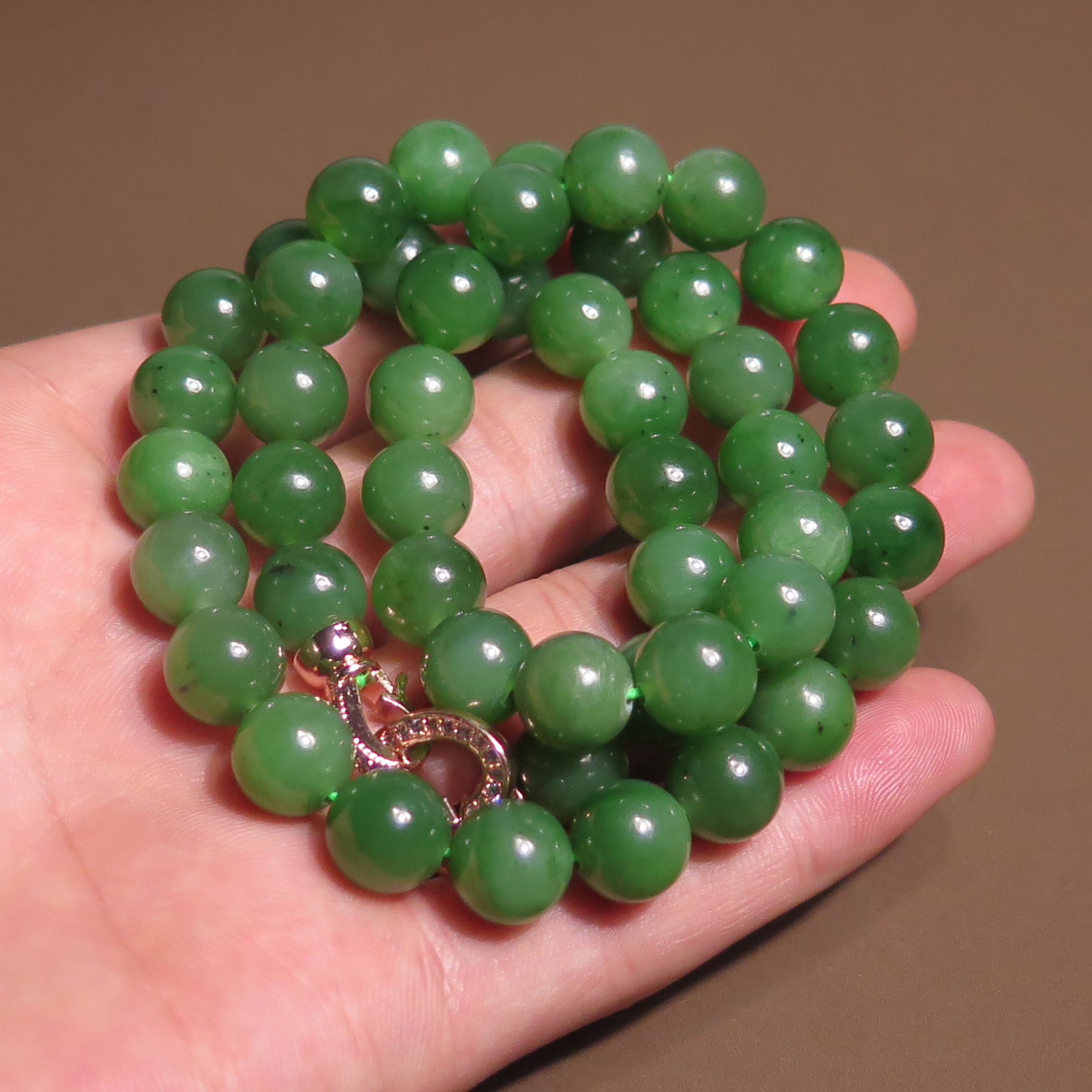 嗨翻天方言品牌精品和田玉罕见俄料温润细腻阳绿碧玉10mm妈妈链X7