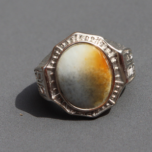 罕见方言品牌和田玉特色巨漏聚黄沁油皮青花籽料三色白玉戒指A8