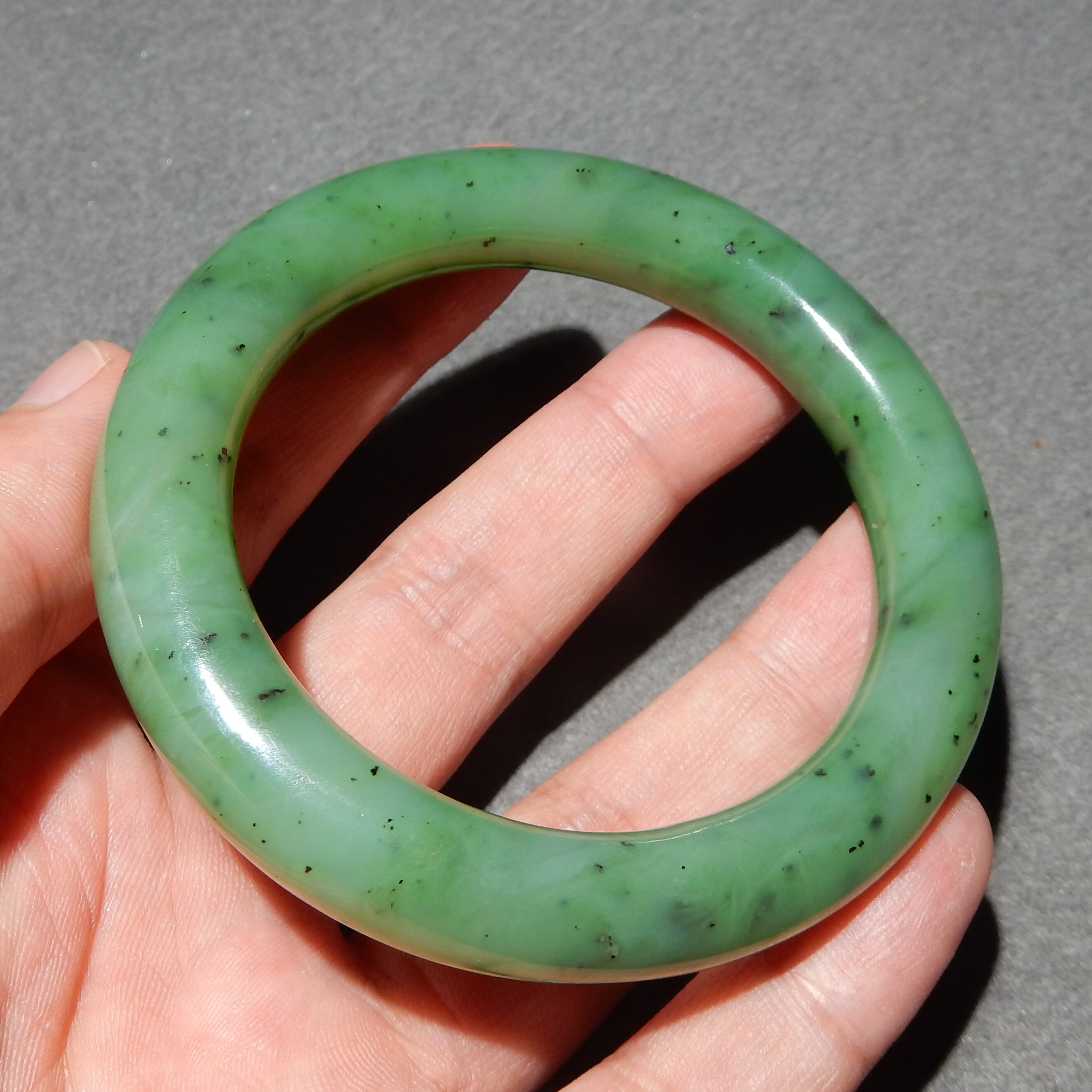 方言和田玉正品特惠俄料老坑碧玉果绿色油润细腻内径57mm手镯子w4