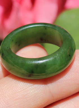 方言和田玉俄红皮菠菜绿碧玉戒指