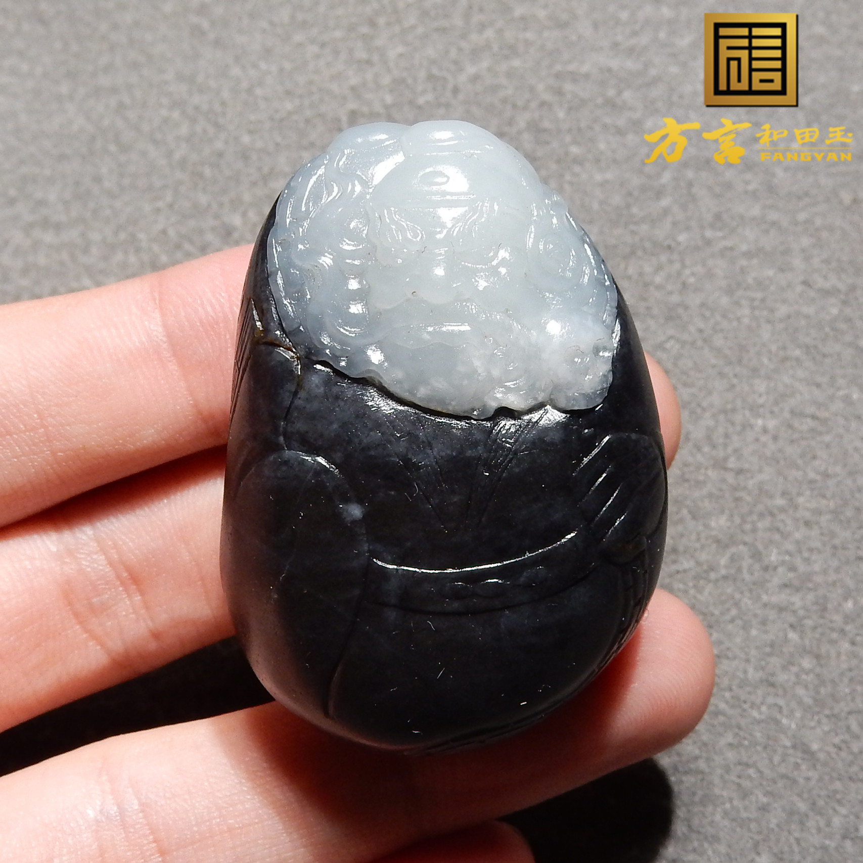 震惊了方言品牌和田玉新疆罕见黑白分明青花籽料钟馗吊坠挂件h2
