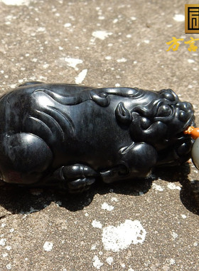 和田玉羊脂玉底墨玉貔貅手把