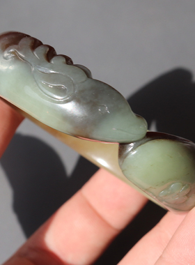 新疆且末料年年有鱼糖白玉手镯