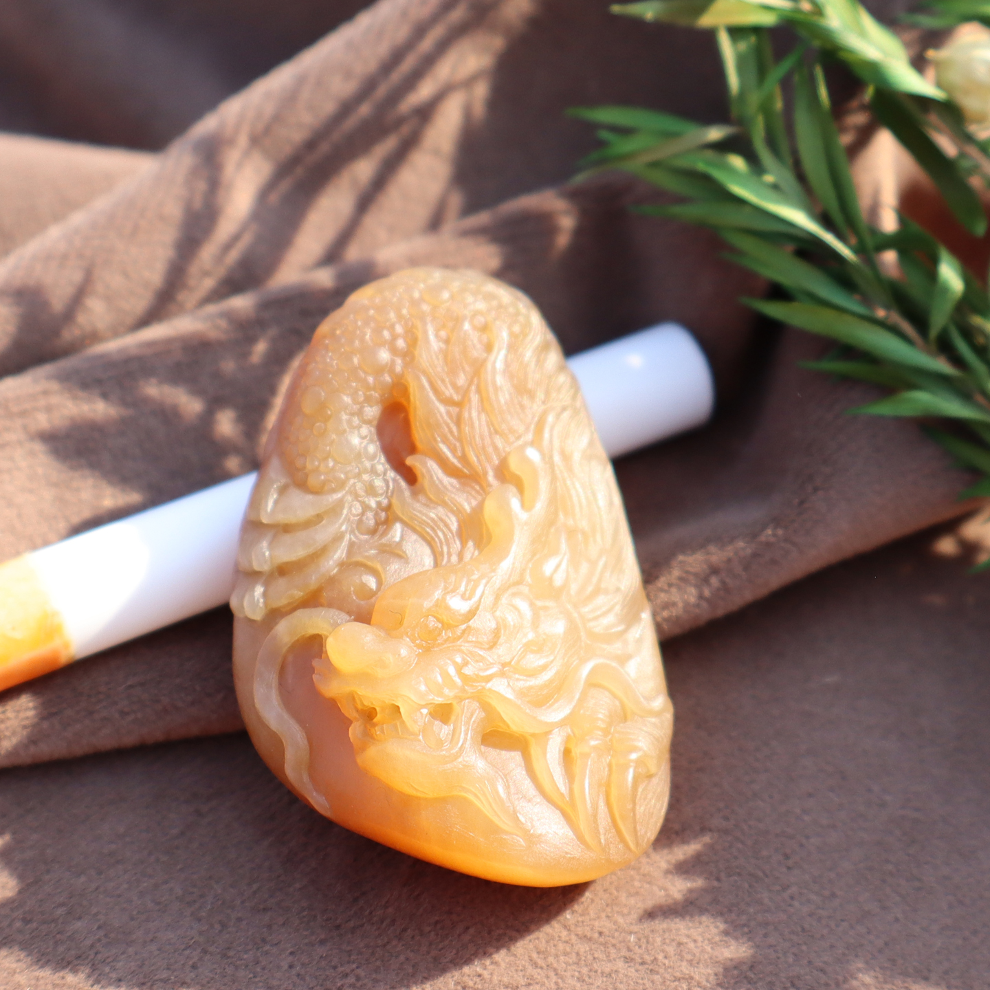 新疆且末料老红糖玉人中之龙吊坠