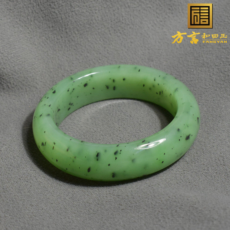 美美哒方言和田玉珍品俄料乌兰海苹果绿碧玉内径53mm正装手镯h8