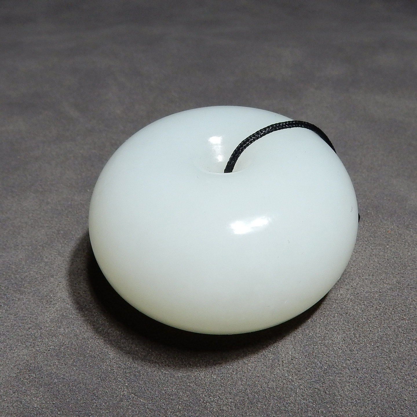 惊呆了方言和田玉精品新疆且末料油润肥美羊脂白玉胖平安扣吊坠h2