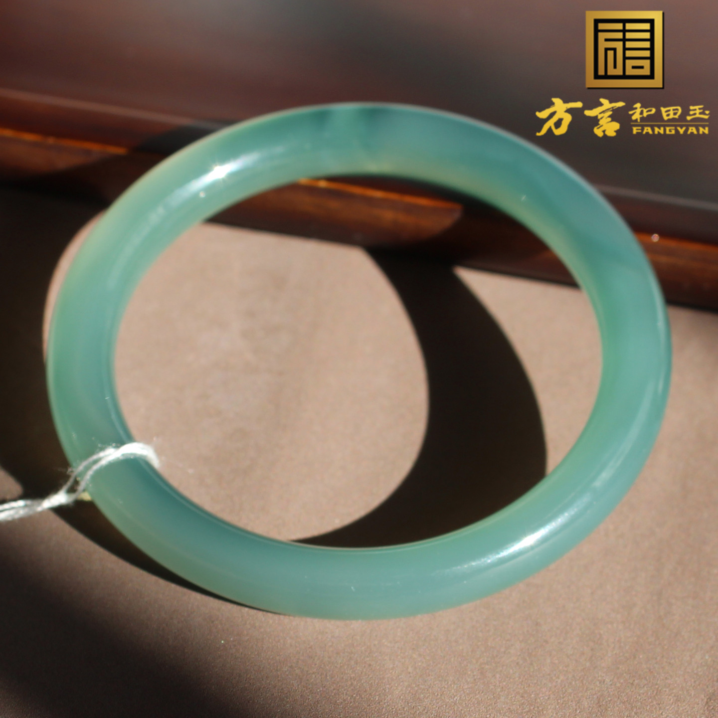 宝石绿翠绿晴水58mm玉髓圆条手镯