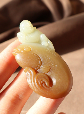 方言精品级和田玉新疆且末老料细腻油润糖白玉吉庆有余吊坠挂件A2