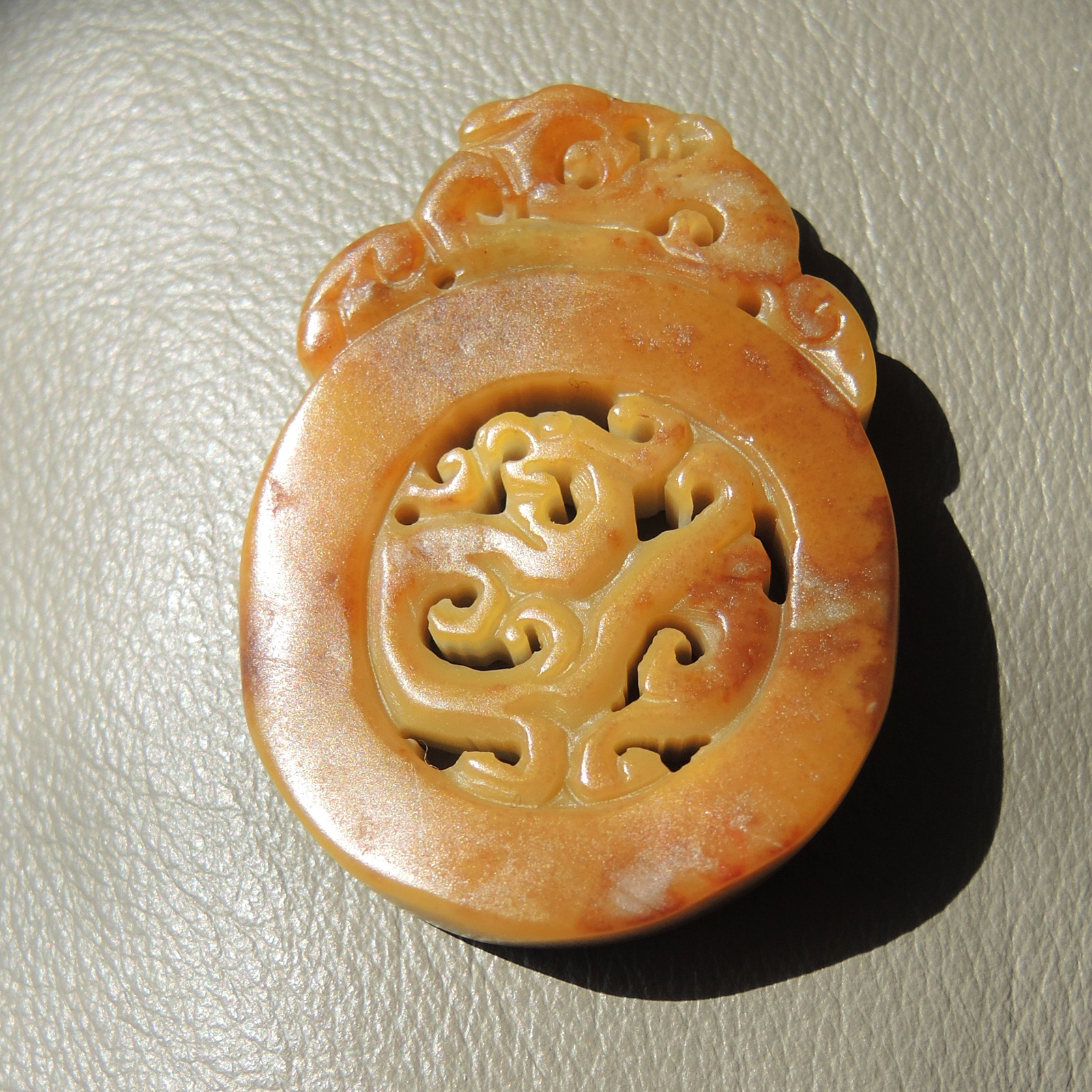 震惊回馈方言品牌挂件大师作品红沁皮青花籽料黄沁籽料龙凤吊坠R