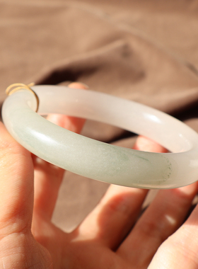 金丝玉天山翠雪翠半山水54mm手镯